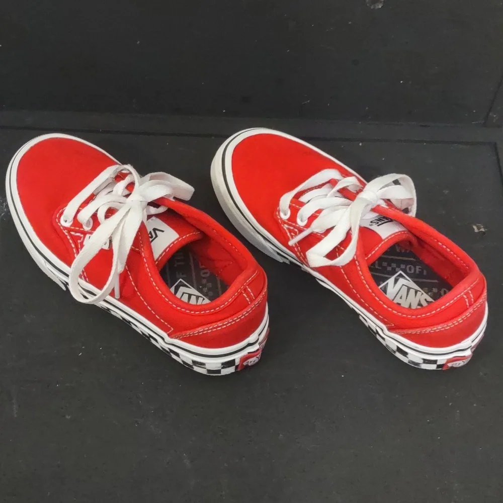 USED VANS LOW TOP TIE UP SHOE KIDS SIZE 13 COLOR RED HAS WEAR SEE ALL PHOTOS - Picture 5 of 10